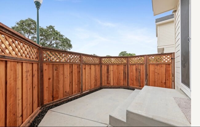Building Photo - 2253 Vanderford Dr