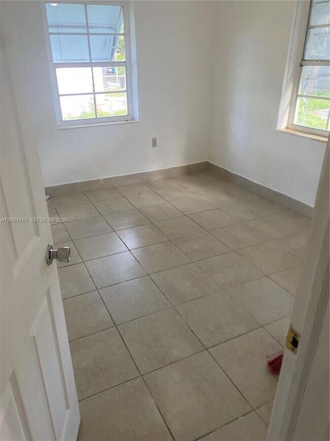 Building Photo - 1070 NW 147th St