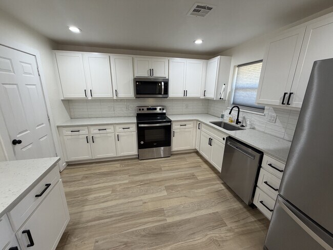 Building Photo - 4502 Jordan Ave