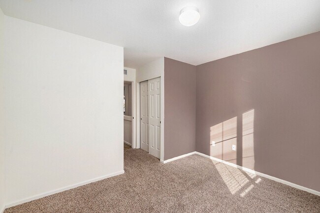 Building Photo - Spacious 3 Bed 3 Bath in the heart of Green Valley Ranch ELECTRICITY INCLUDED IN RENT