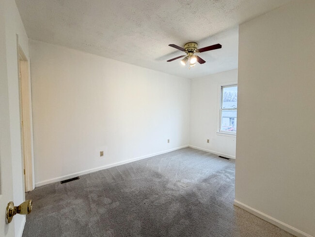 Building Photo - 352 Chase Pl