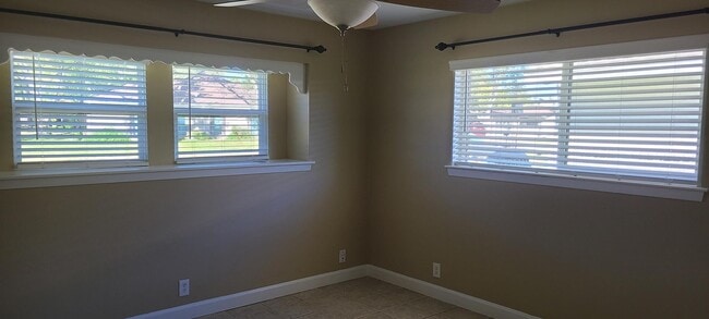 Building Photo - 11123 Hazelhurst Dr