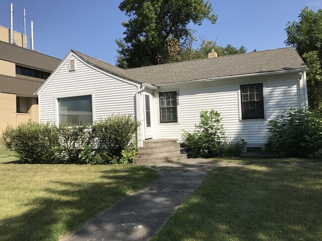 Building Photo - 3 bed/2 bath house