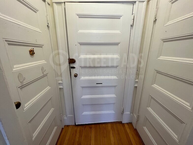 Building Photo - 2 Ware St