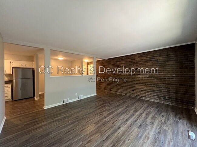 Building Photo - 12 Simpson St