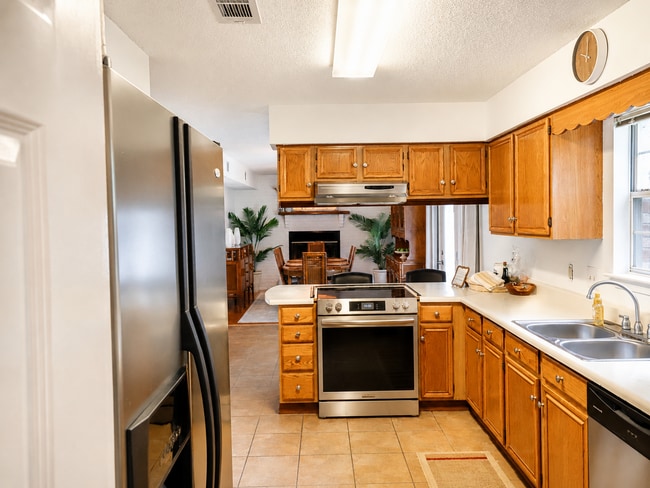 Building Photo - 4008 Breezy Hill Ln