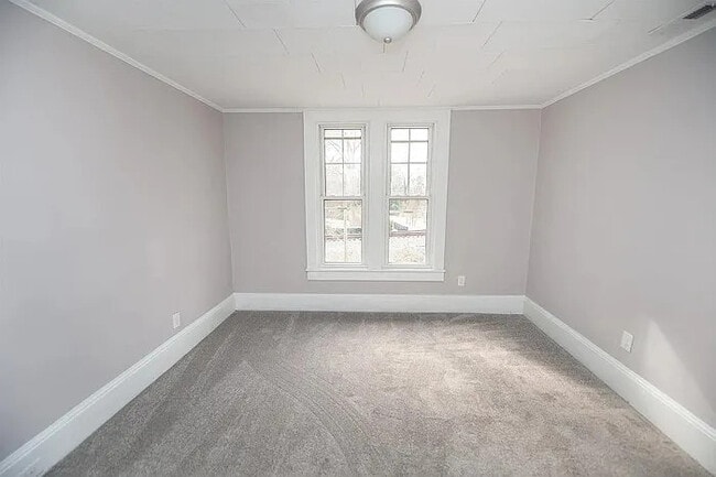Building Photo - 3 Bedroom 2.5 Bathroom