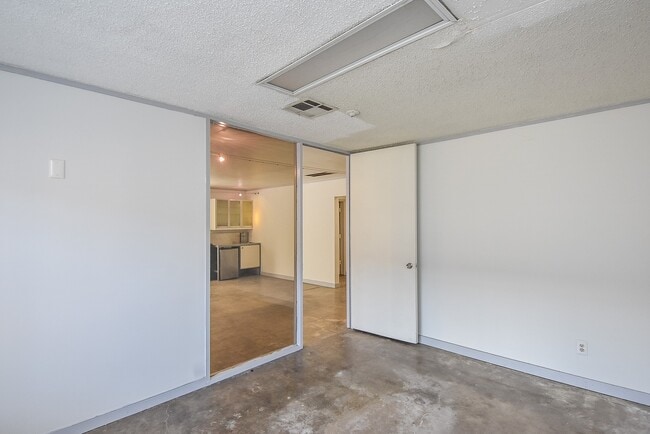 Building Photo - 1310 E 29th St