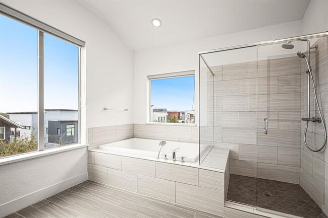 Building Photo - 6013 Florencia Ln