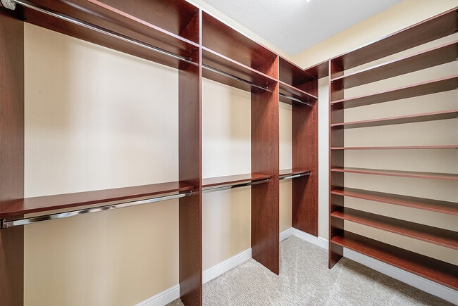 Building Photo - 824 Virginia Gardens Dr