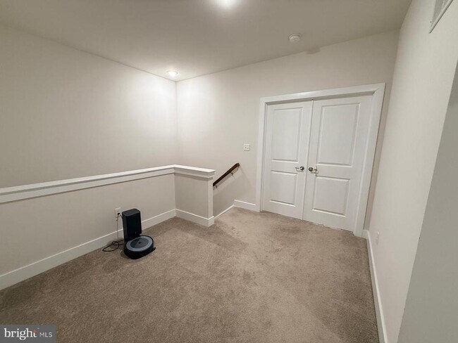 Building Photo - 161 Livingston Ln