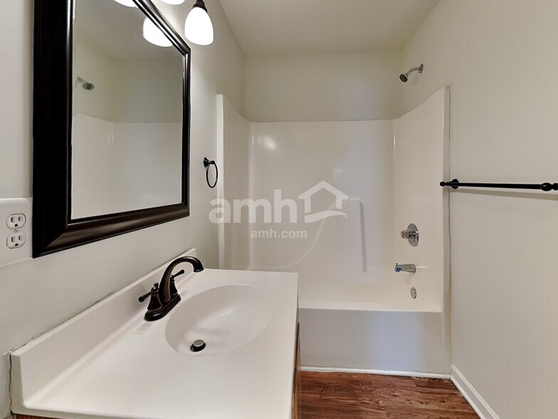 Building Photo - 4602 Bottoms Rock Ln