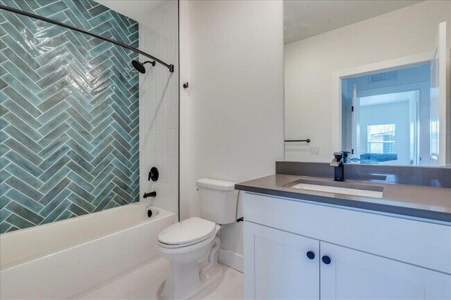 Building Photo - 3000 Duval St