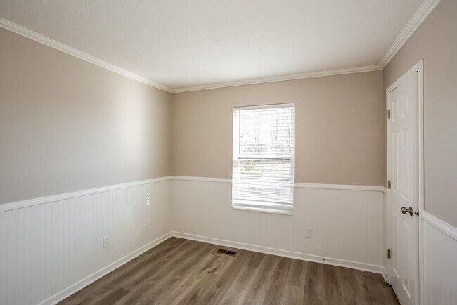 Building Photo - 6401 Kelsey Dr