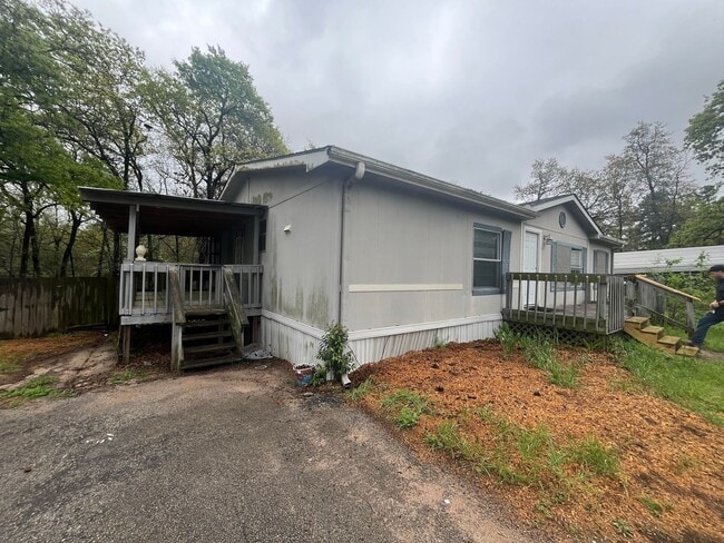 Building Photo - 17186 Countrywood