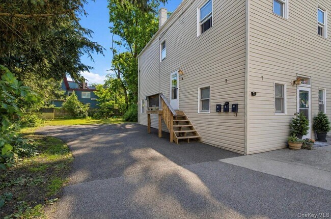 Building Photo - 7 Idlewild Ave