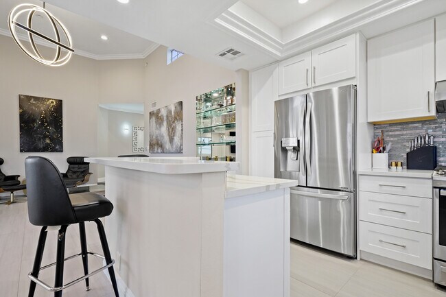 Building Photo - 10627 Ashton Ave