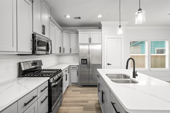 Building Photo - 8056 Meadowbrook Dr