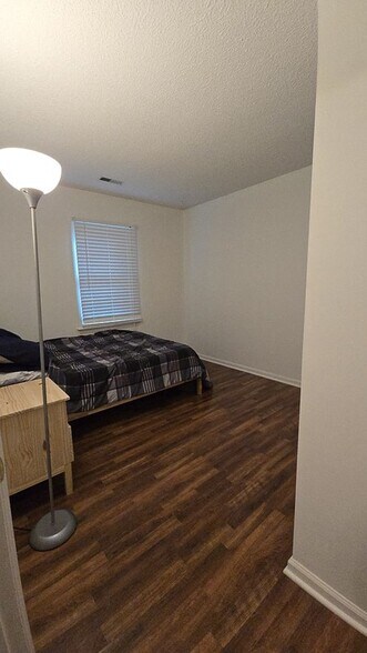 Building Photo - 2321 Oldenburg Dr