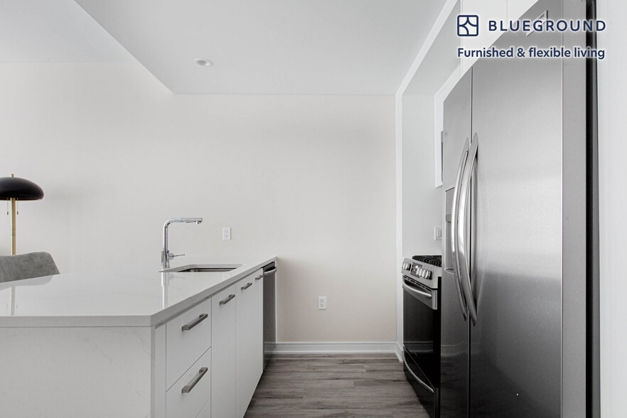 Building Photo - 949 1st St SE