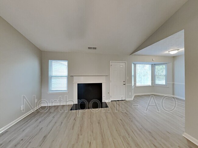 Building Photo - 972 Maple Leaf Ridge