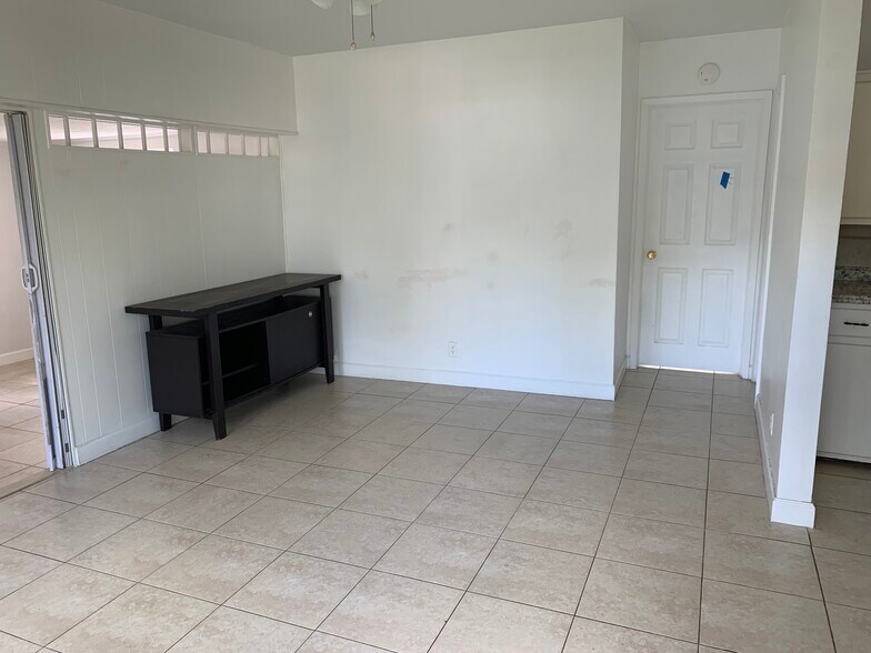 Living Room - 320 SW 21st St