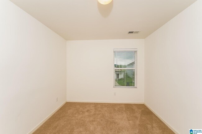 Building Photo - 915 Hawthorn Ln