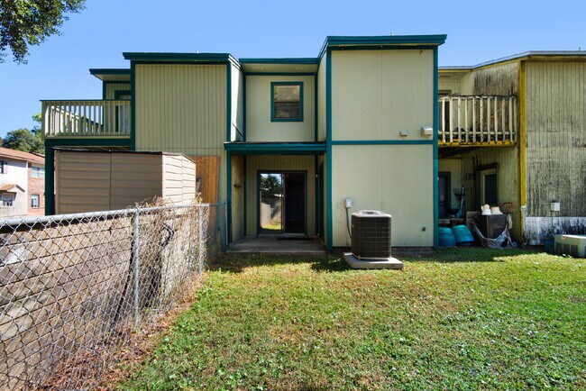 Building Photo - 696 Tyner St