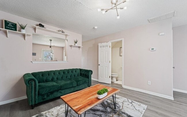 Building Photo - 2BR/2.5 Bath Townhome Minutes to Camp Lejuene