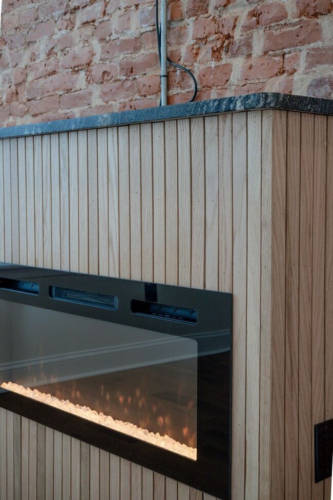 Building Photo - 2841 W Diamond St