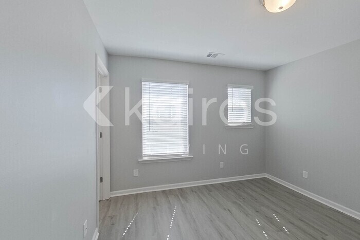 Building Photo - 102 Colonial Wy