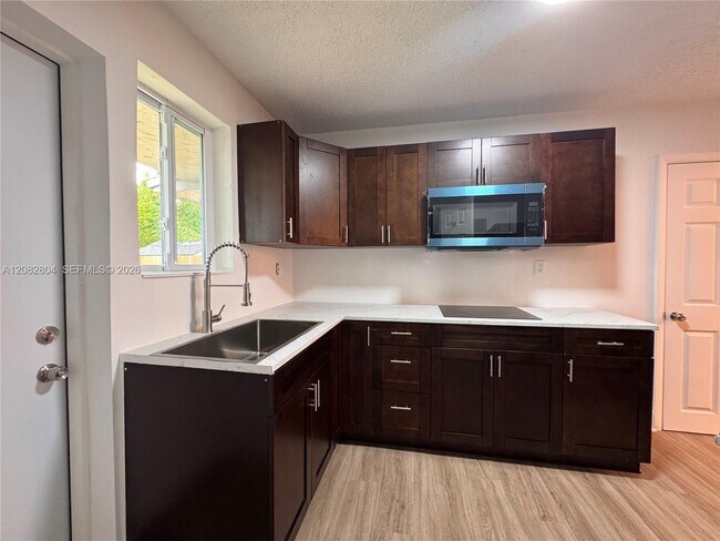 Building Photo - 3632 SW 87th Ave