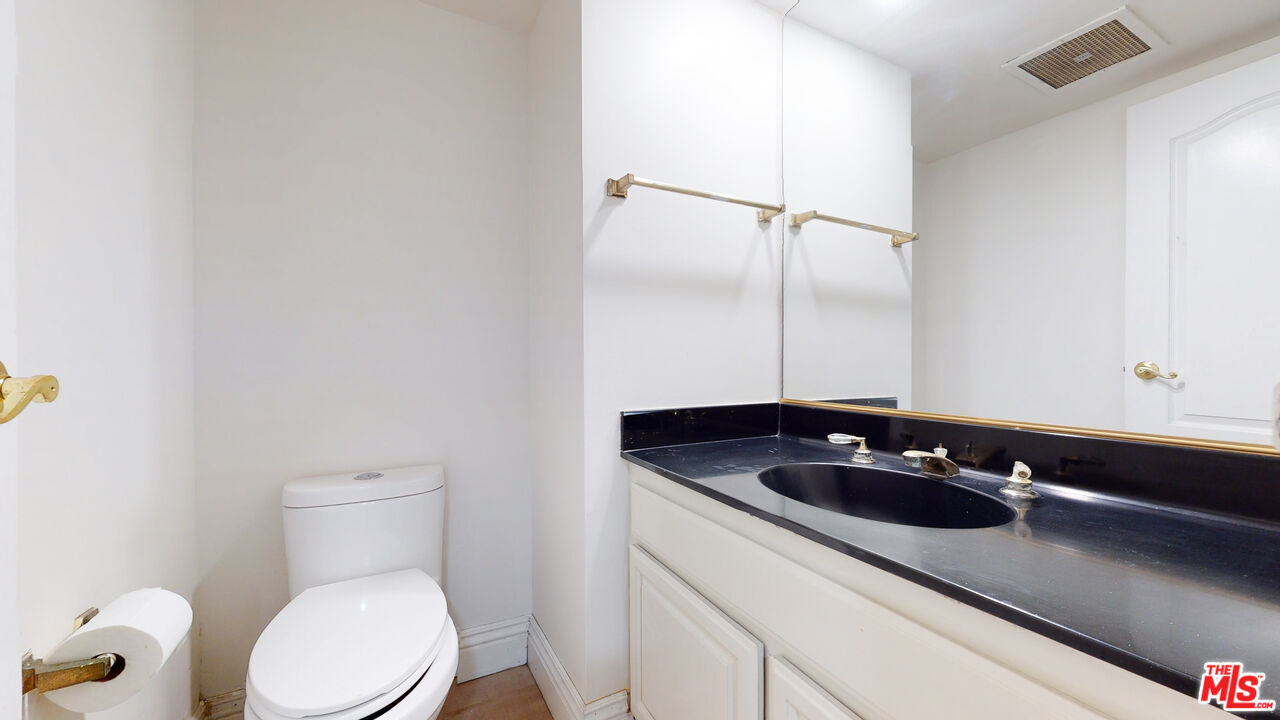 Building Photo - 10660 Wilshire Blvd