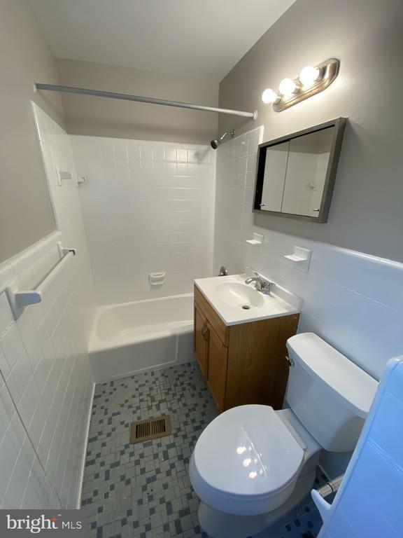 Building Photo - 1712 12th St S