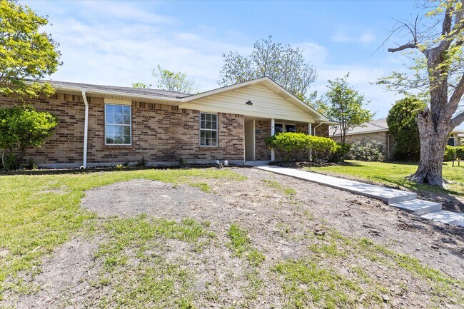 Building Photo - 5310 Vagas Dr