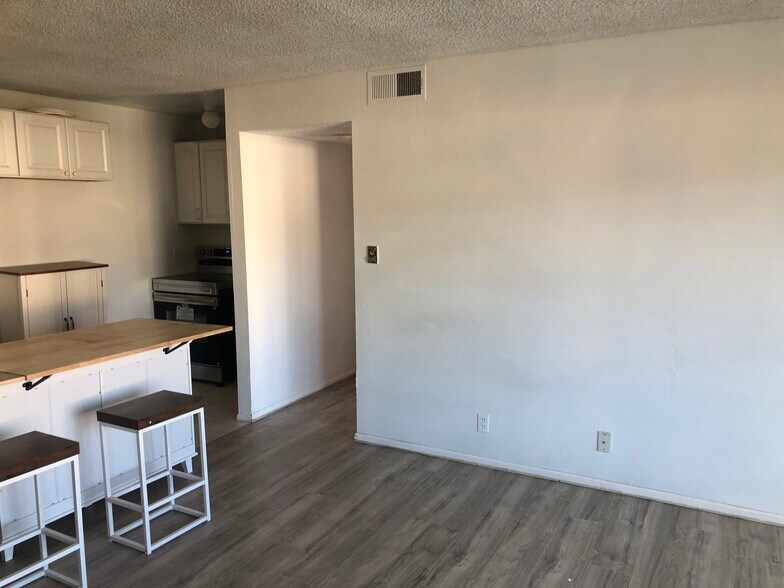 Building Photo - 6453 Kanan Dume Rd