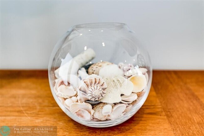 Building Photo - 1704 SW 4th Ct