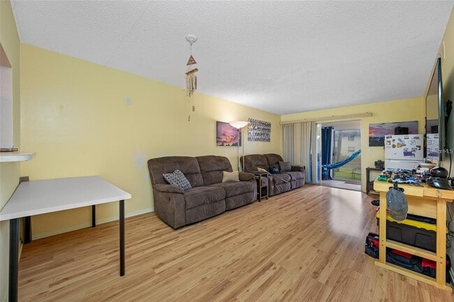 Building Photo - 1100 E Bay Dr