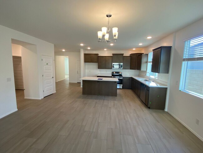 Building Photo - Beautiful Newer Build 3 Bed/2 Bath with Den in Rancho Cabrillo