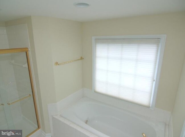Building Photo - 2404 13th Ct N