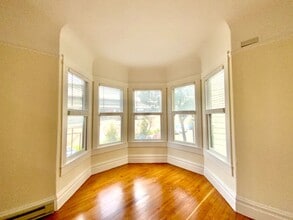 Building Photo - RENOVATED 2BR. Dishwasher! Laundry On-Site...