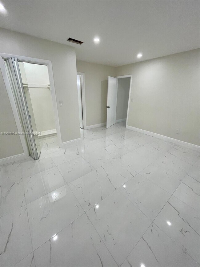 Building Photo - 6830 Tyler St