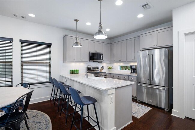 Building Photo - 2703 Halcyon Dr