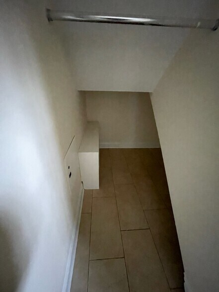 Building Photo - 202 Paine Ct