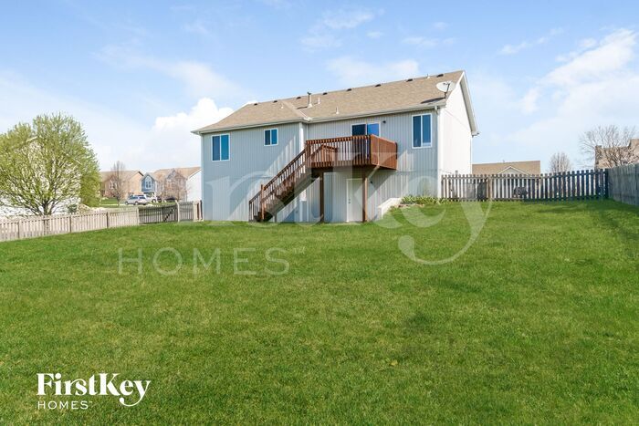Building Photo - 9301 NE Paw Paw Dr