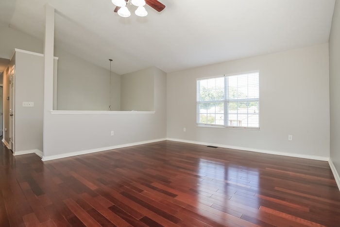 Building Photo - 7 N Brushwood Ct