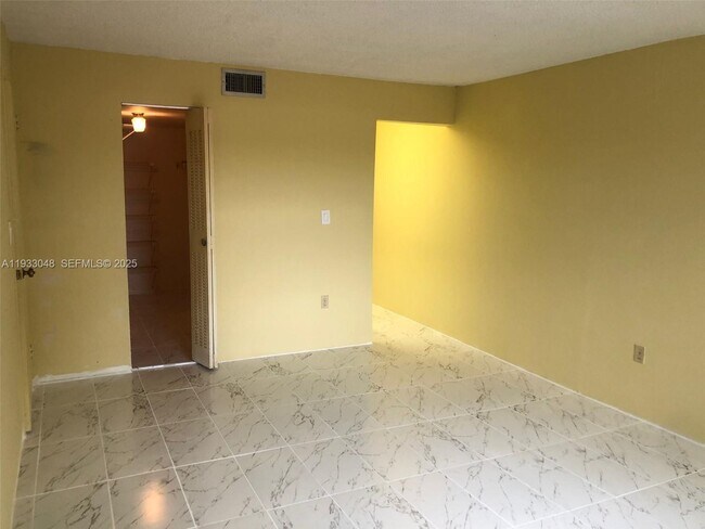 Building Photo - 555 NE 123rd St