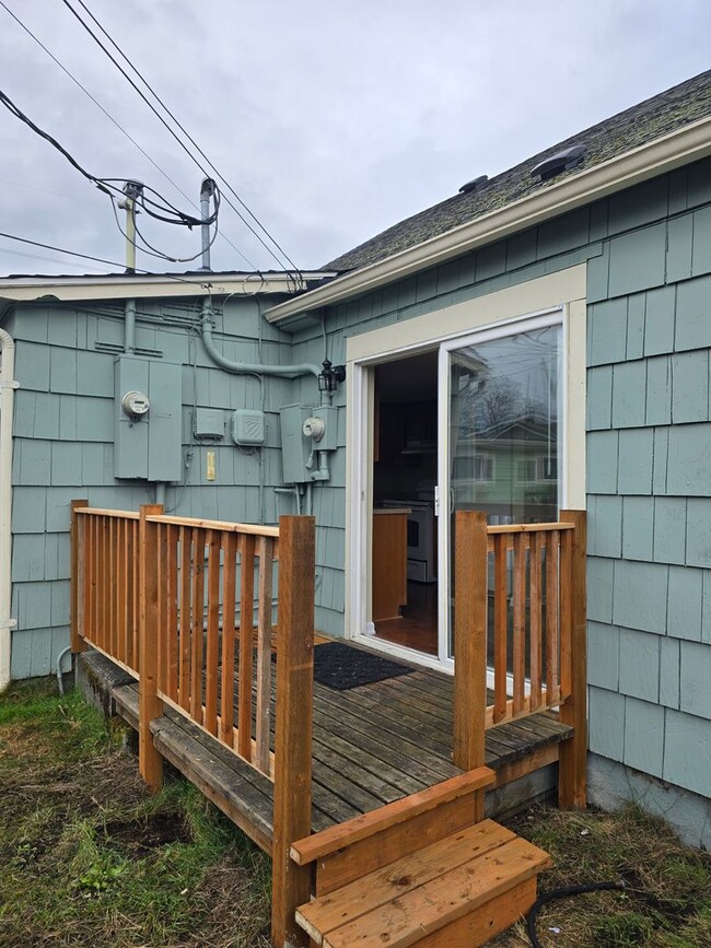 Building Photo - Alder Duplex