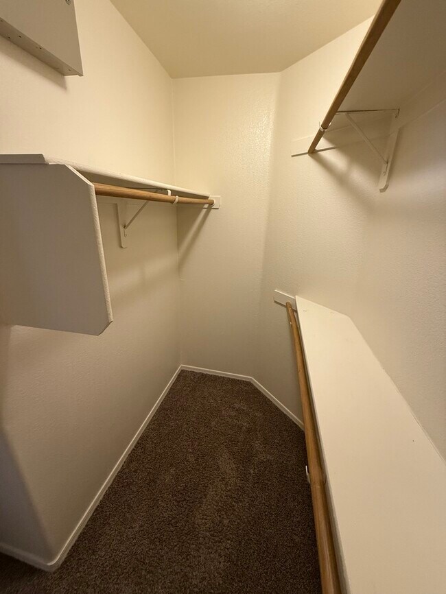 Building Photo - House For Rent