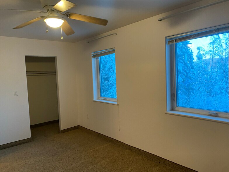 Building Photo - 305 Sarah St